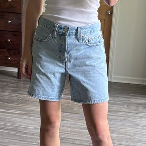Levi’s 501 mid thigh shorts
